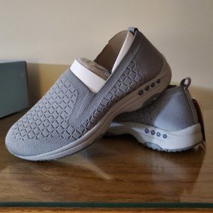 Easy Spirit Tech2 Women's Gray Slip On Sneakers / Comfort Shoes, Size 5.5M - NIB